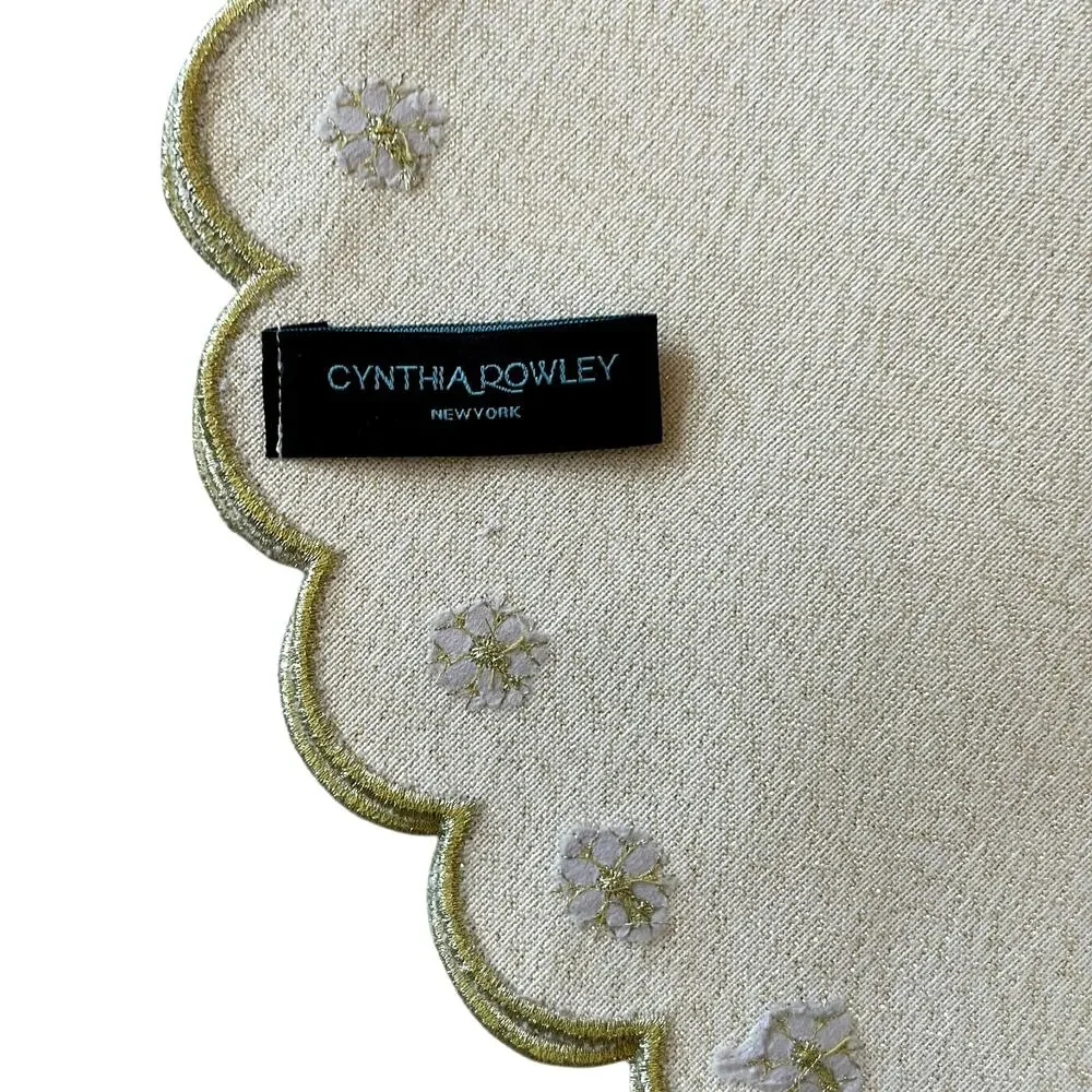 4pc Cynthia Rowley Snowflake Placemats 15in Scalloped Metallic Gold & Cream NEW